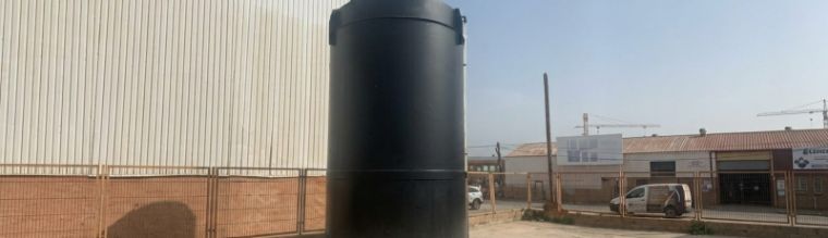 Depósito de producto químico en instalación industrial