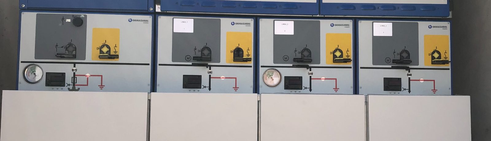 Celdas de media tensión en un centro de transformación industrial